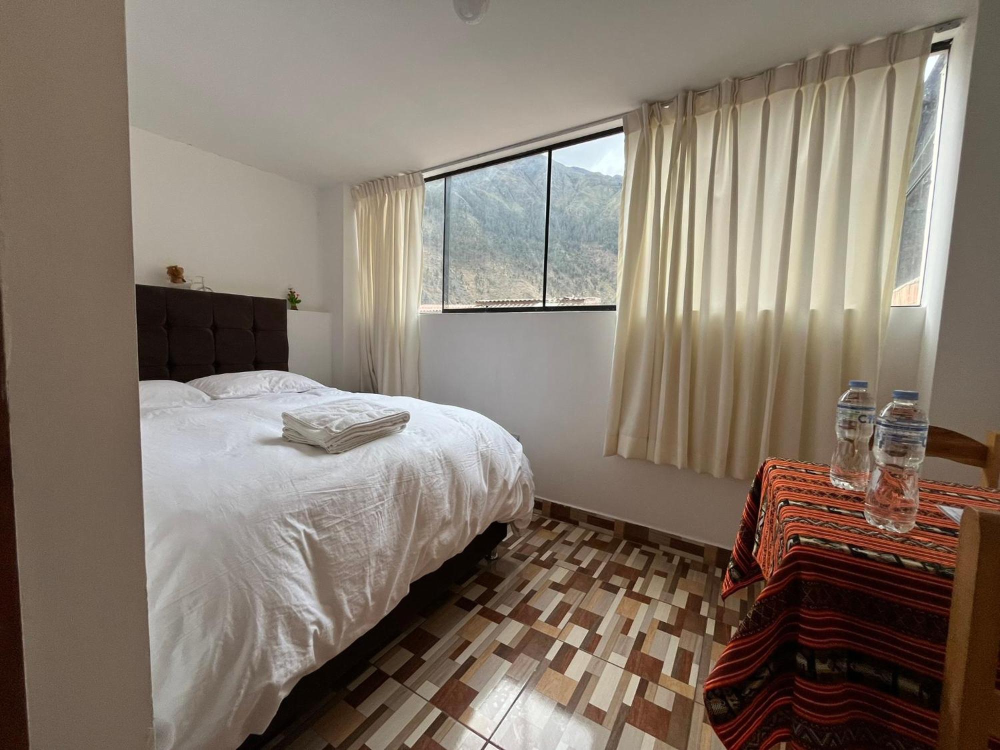 Hostal Apu Qhawarina Ollantaytambo Exterior photo